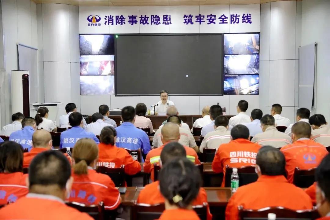省人大常委會(huì)黨組成員、副主任彭琳調(diào)研督導(dǎo)峨漢高速公路建設(shè)情況并在基層講黨課
