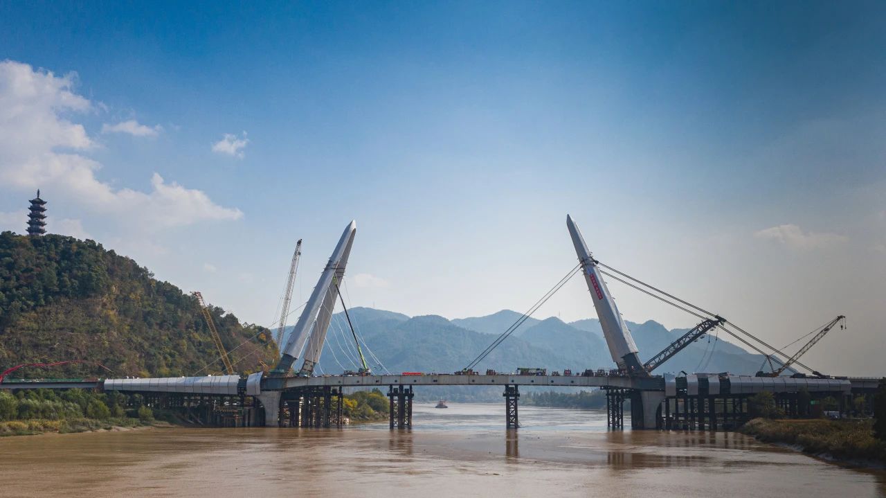 媒體關(guān)注 | 通車在即！浙江臨海伏龍大橋“亮翅”
