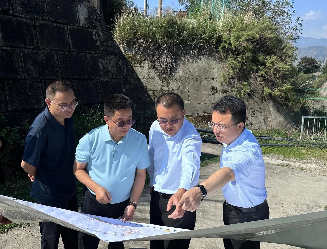 四川路橋黨委副書記、副董事長、總經(jīng)理羊勇一行督導調(diào)研金西、昭普高速公路項目